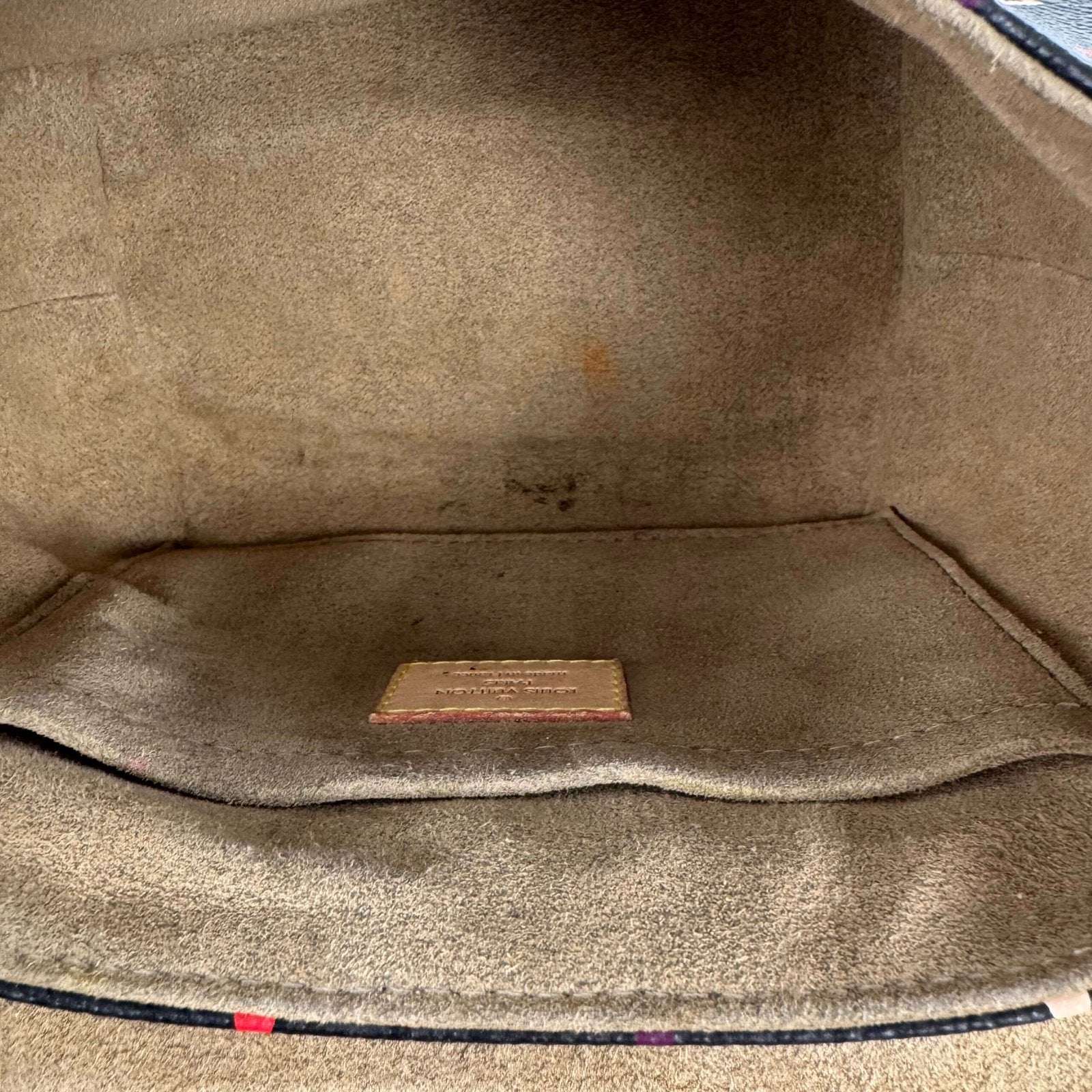 Interior authentic Louis Vuitton bag Entrupy
