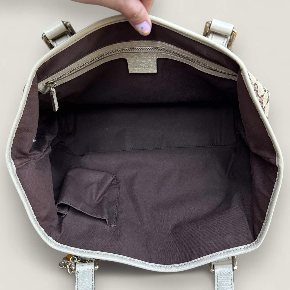 Interior original Gucci Sherry tote