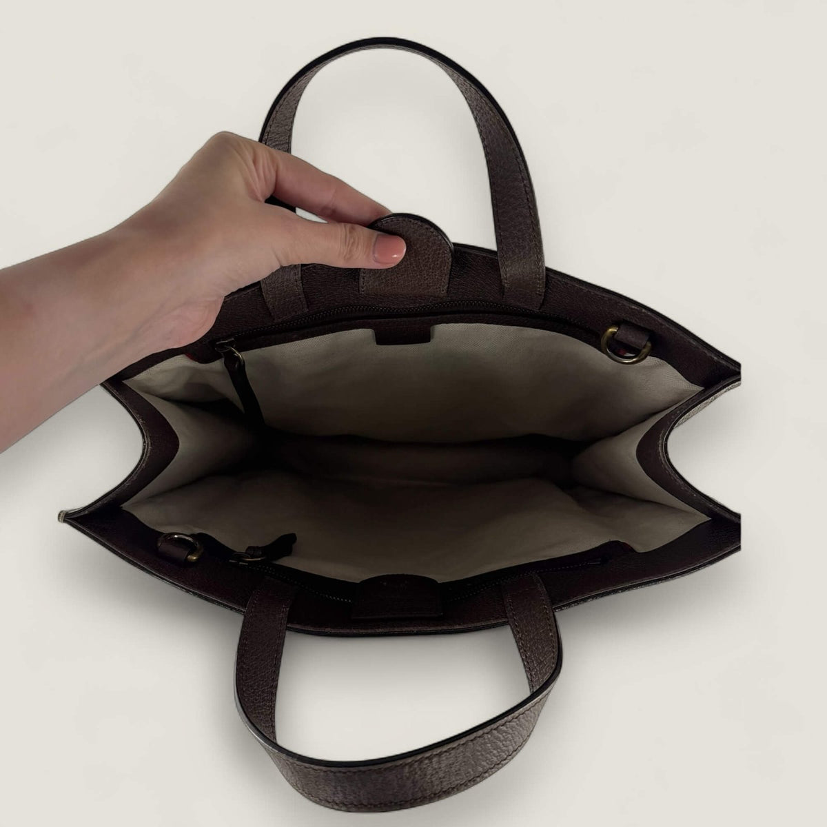 Interior original Gucci handbag