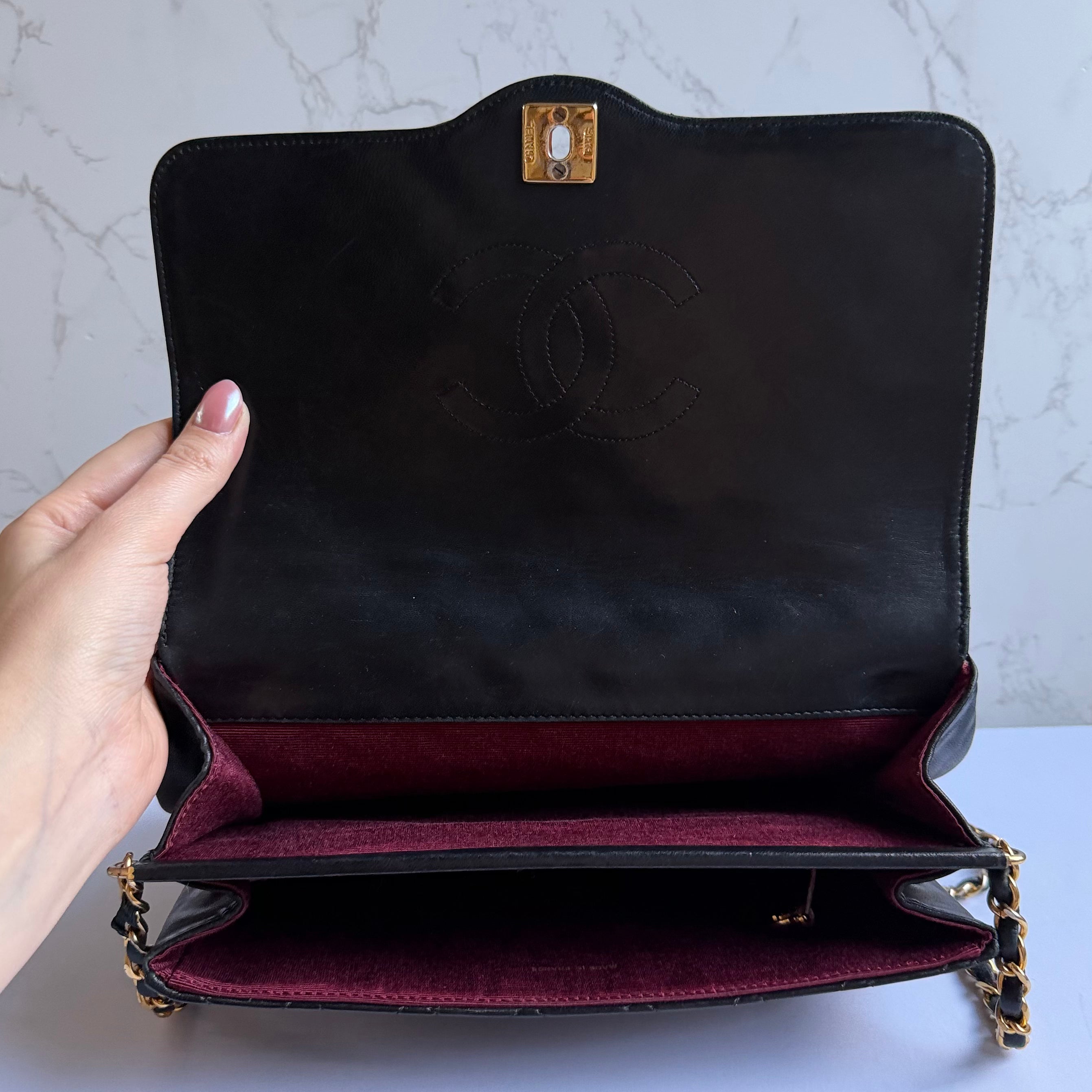 Interior Chanel single flap burgundy lining detail
