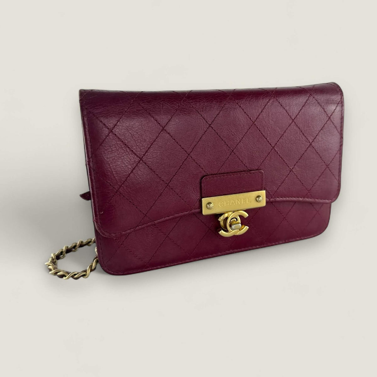 Chanel WOC red gold hardware close-up CC logo