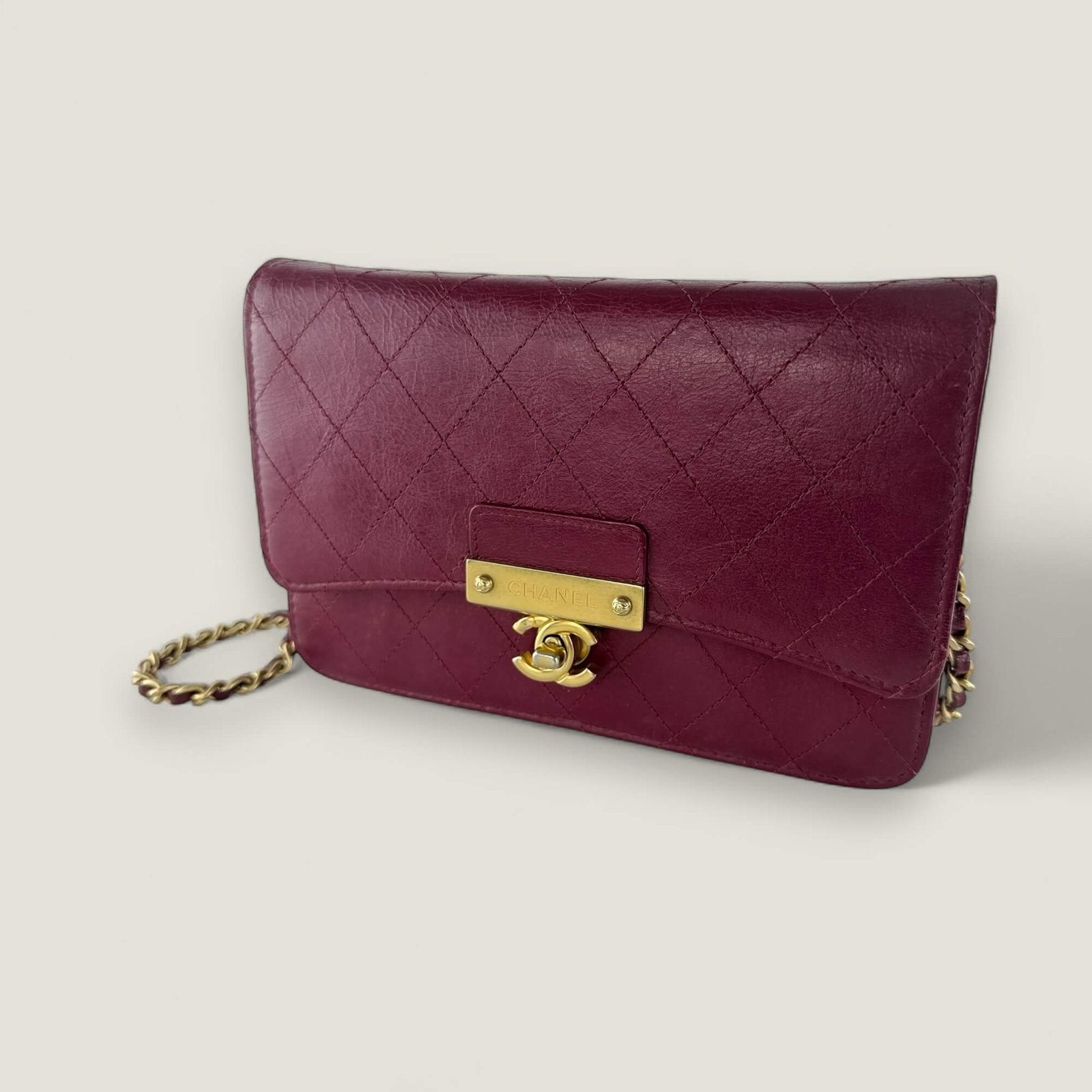 Chanel Wallet on Chain red pre-owned good condition