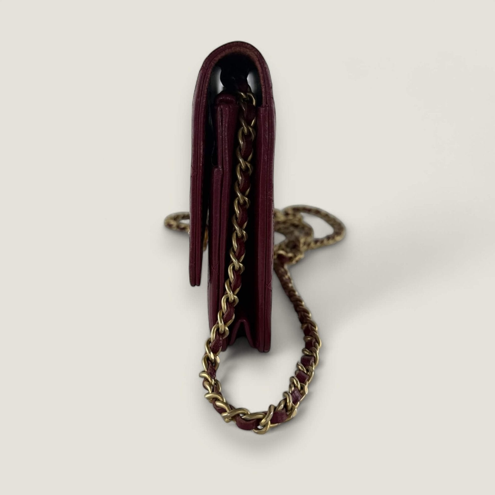 Chanel Wallet on Chain red side detail