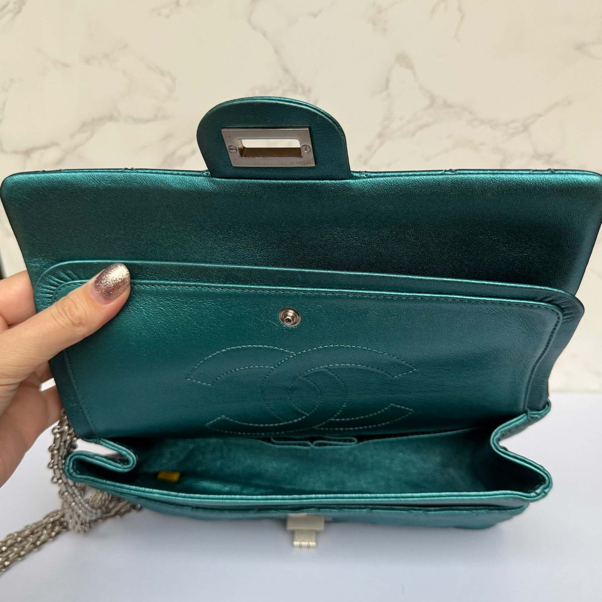 Chanel iconic blauw metallic tas