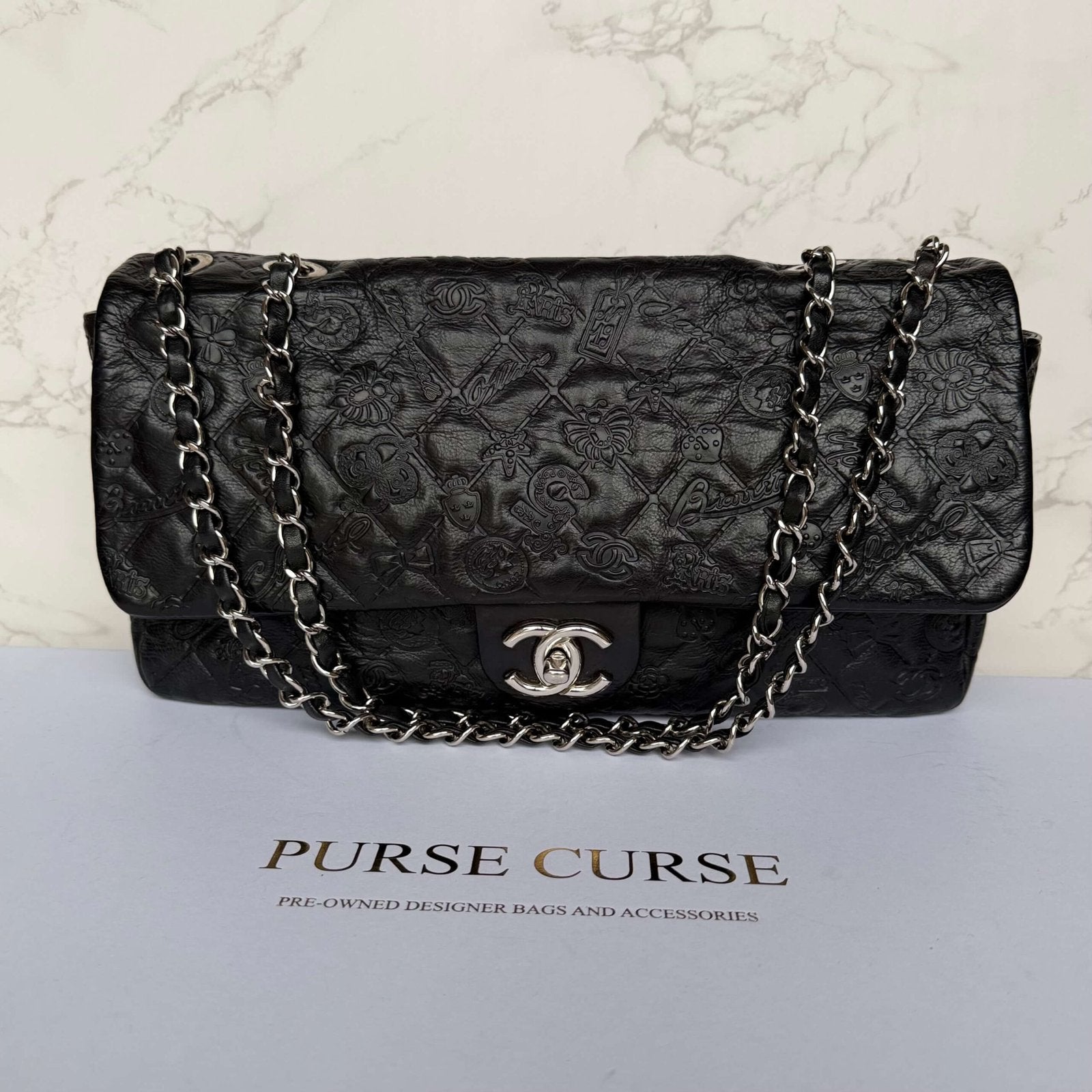 Chanel jumbo lucky symbols cc logo closure close up