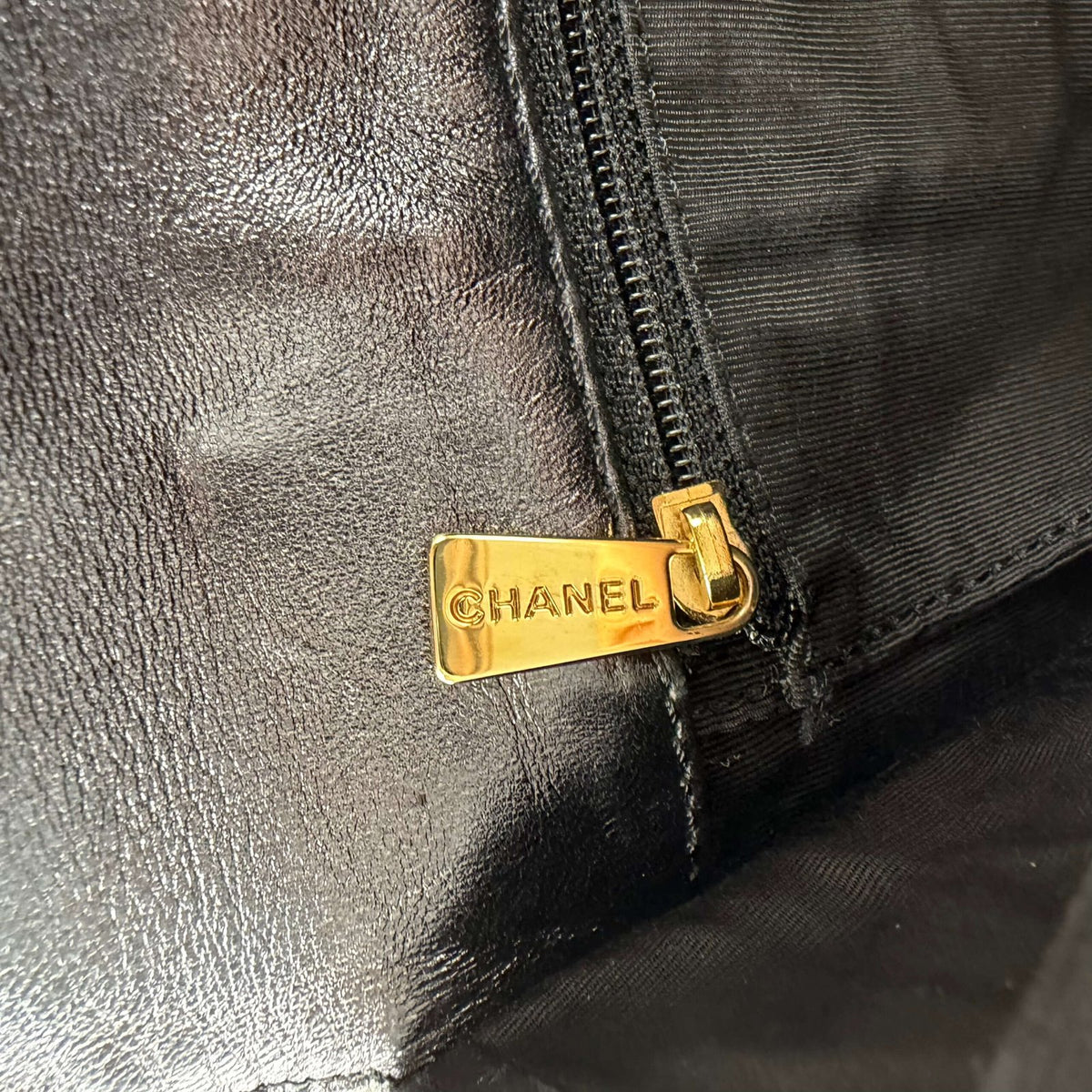 Chanel shoulder bag gold hardware detail 1997 1999