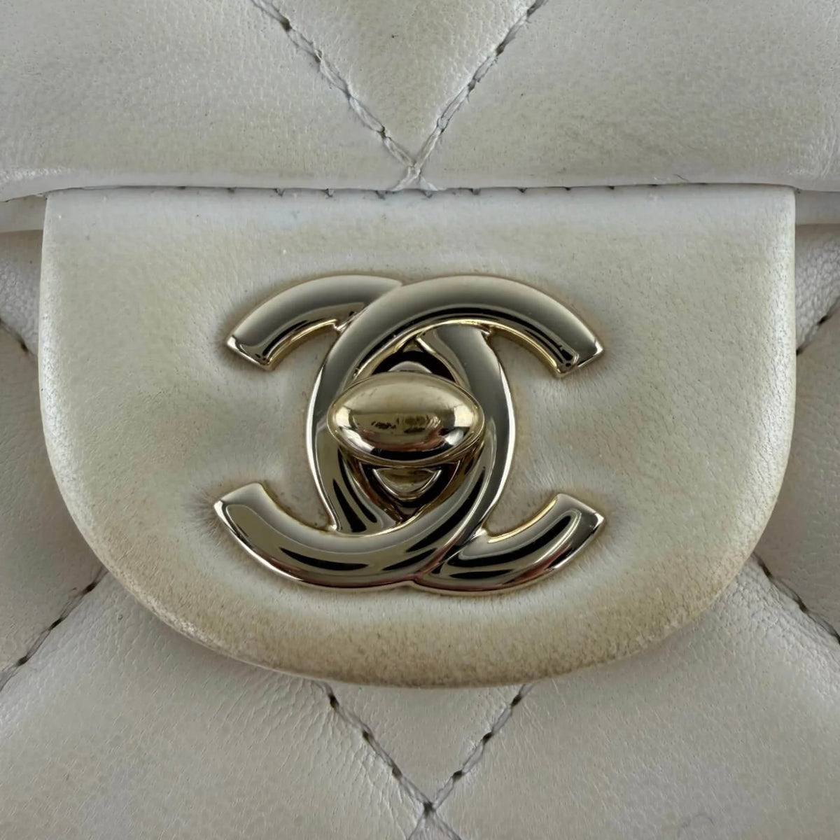 Chanel bag pre-owned – champagne-colored hardware