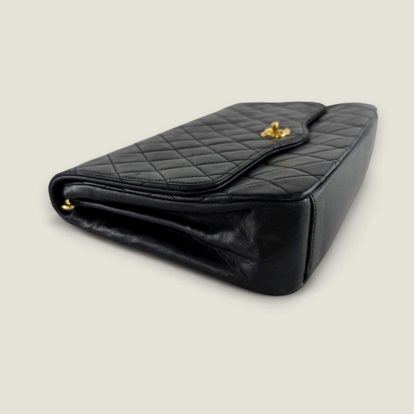 Chanel vintage matelasse single flap corner details