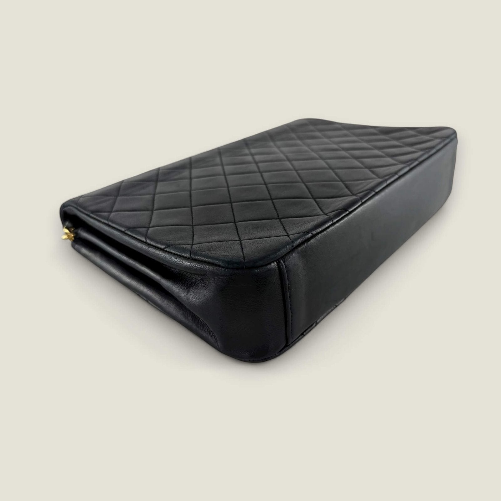 Chanel vintage matelasse single flap edges condition