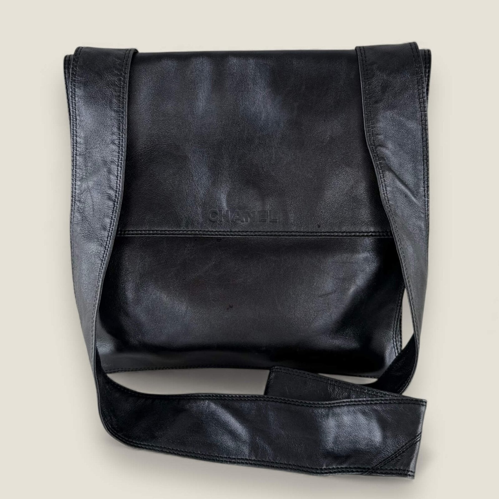 Chanel black shoulder bag leather belt