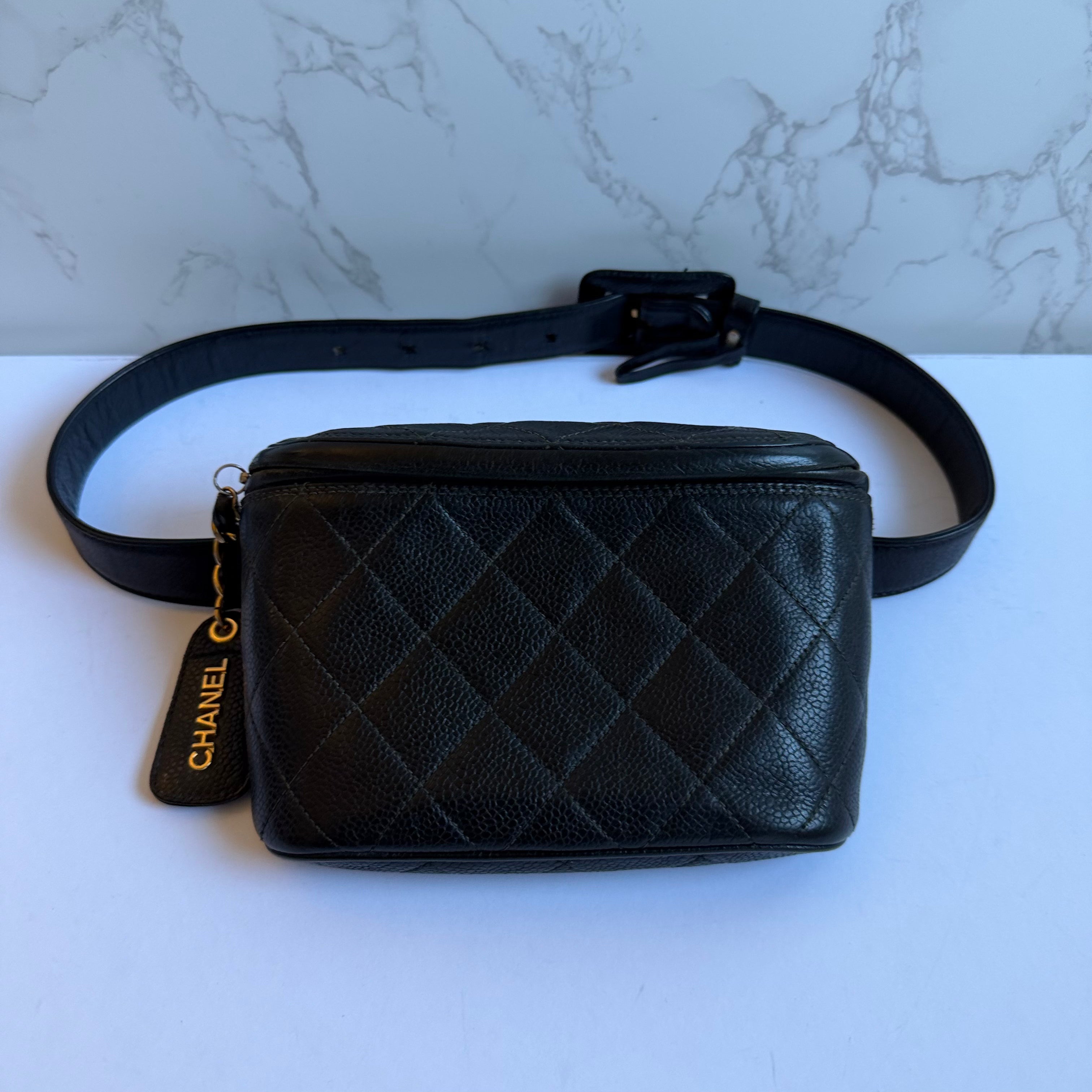 Chanel vintage belt bag zwart caviar leer voorkant