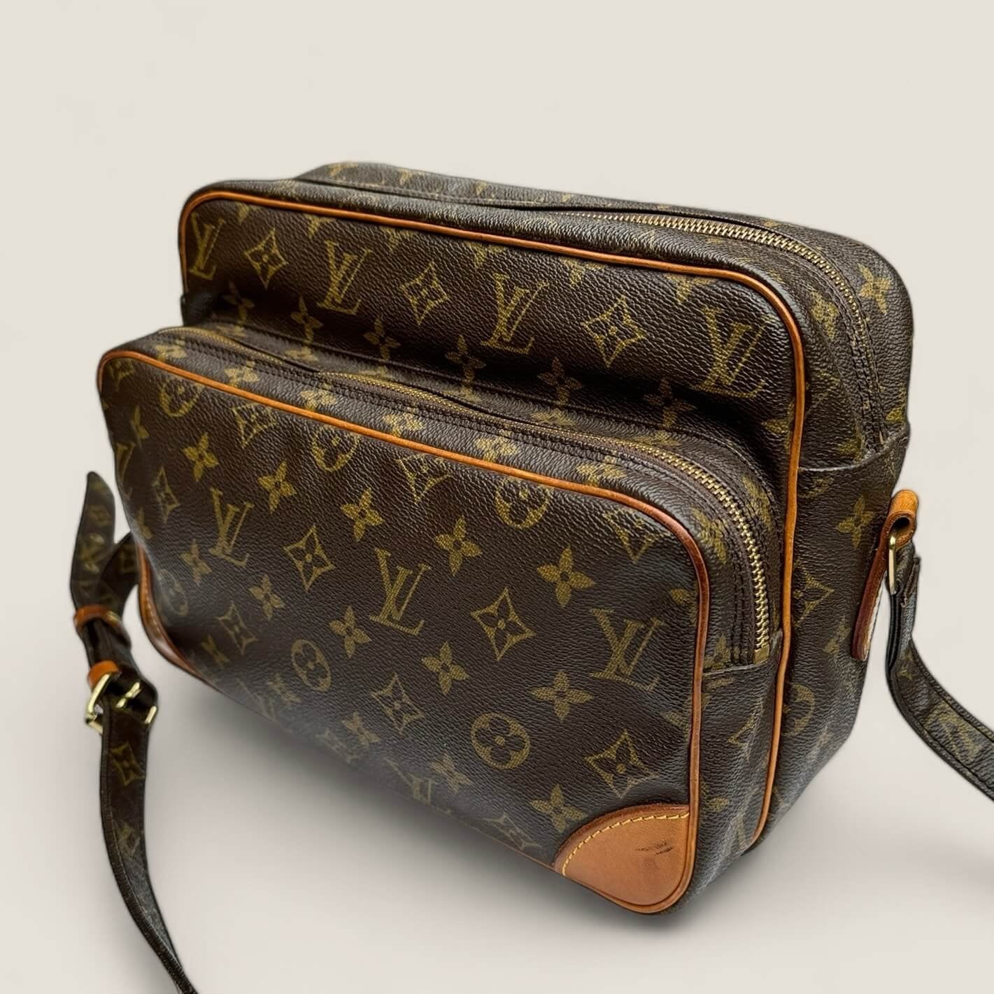 Pre-owned Louis Vuitton Nile shoulder bag monogram canvas