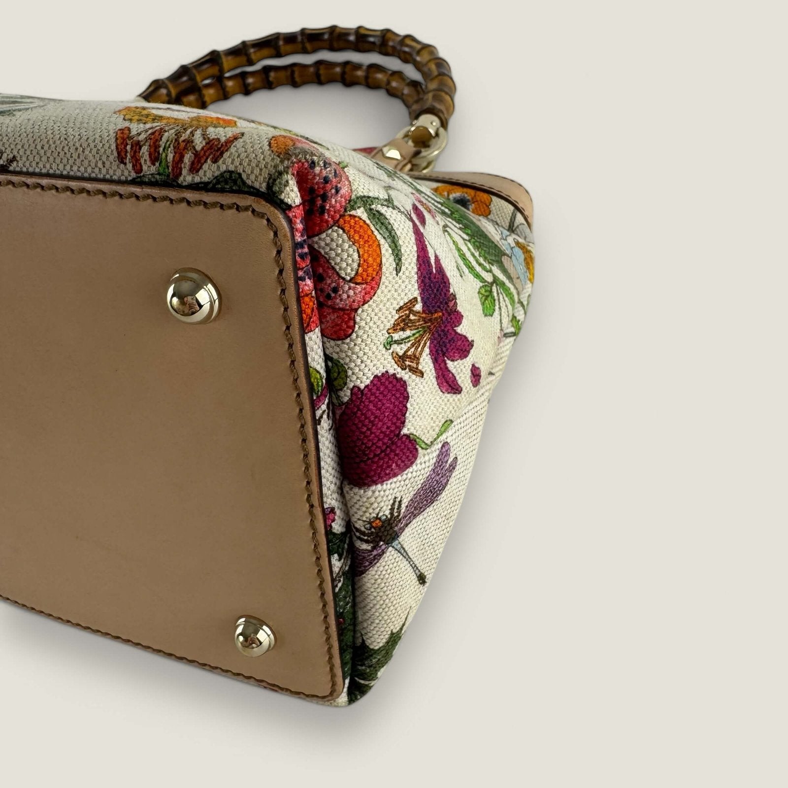 Gucci handbag corners pre-owned