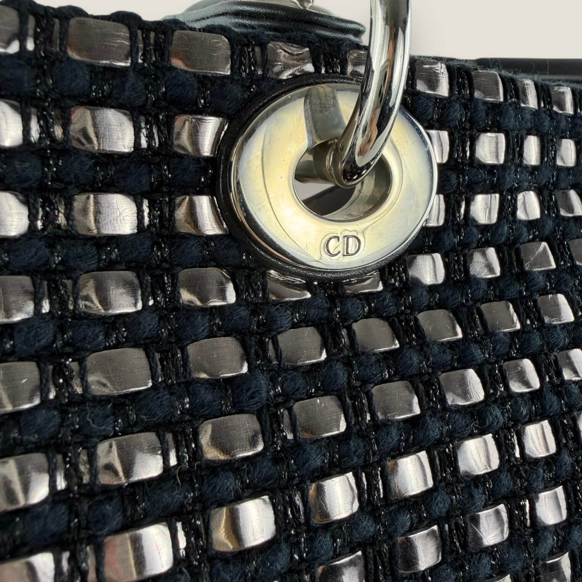 Hardware detail Christian Dior tote origineel