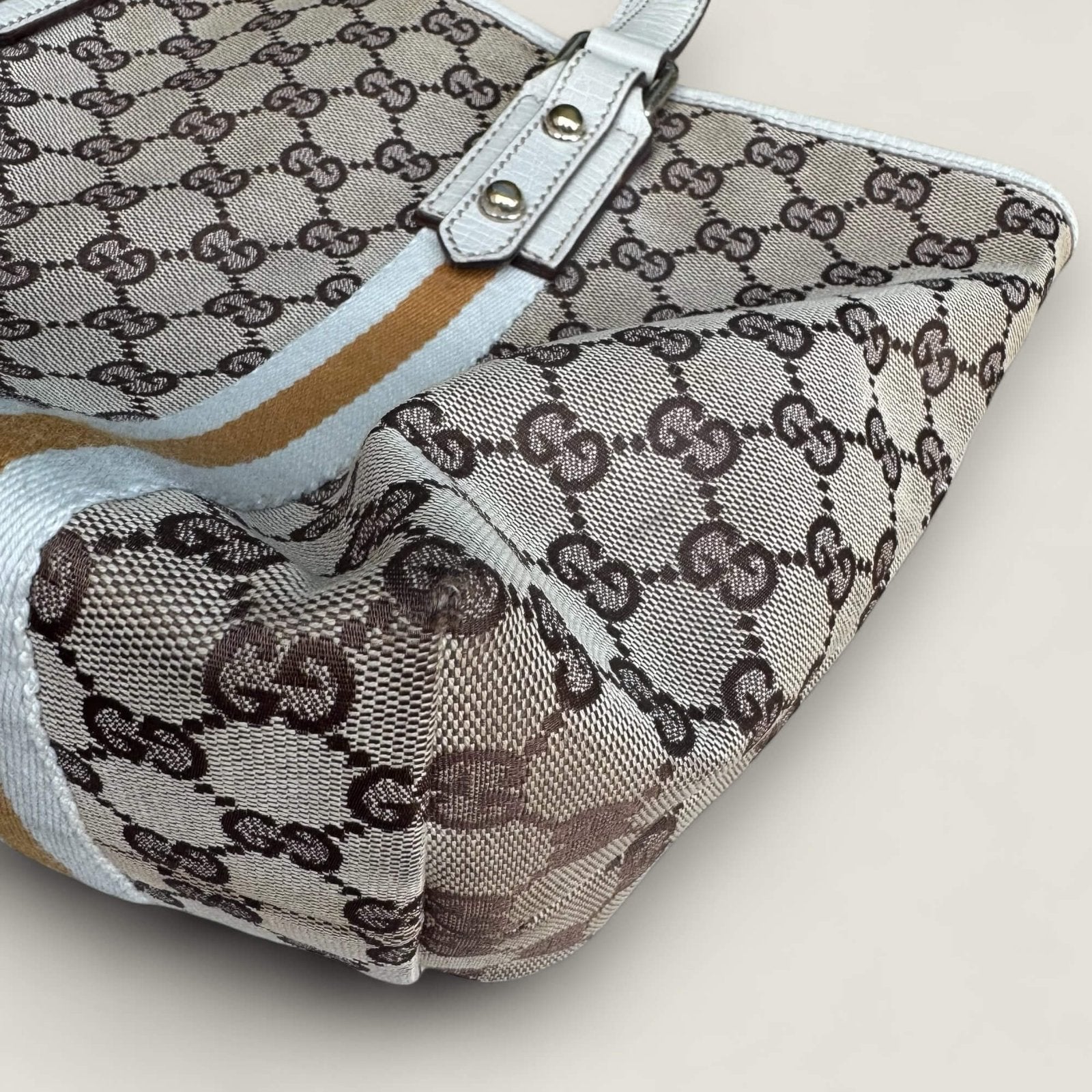 corners vintage Gucci bag