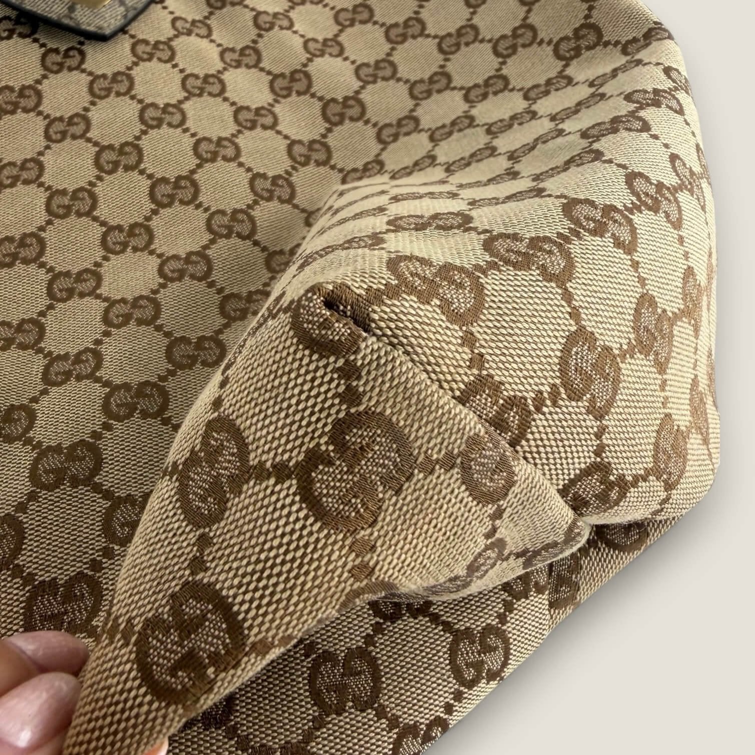 corners original Gucci GG supreme canvas tote