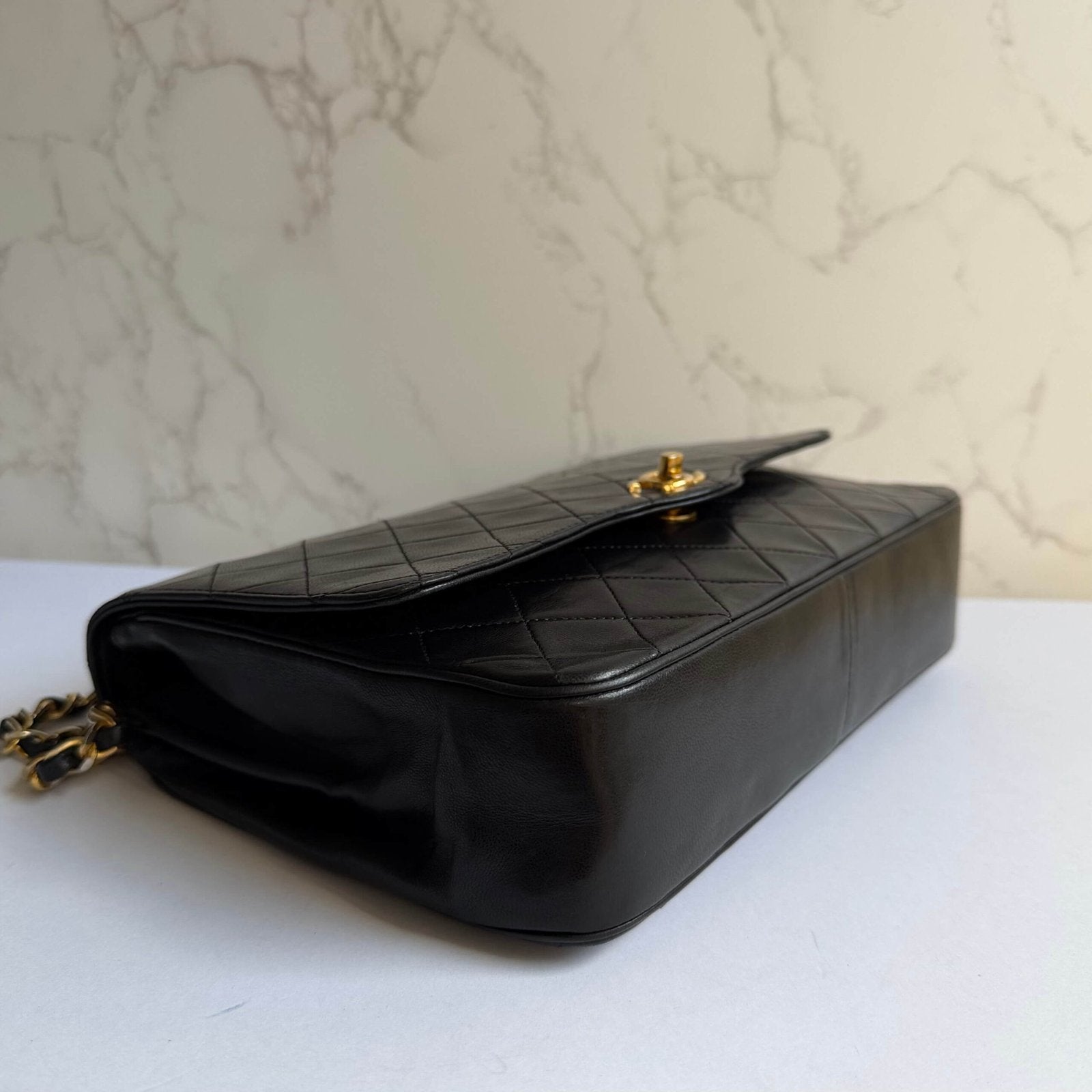 Corners pre-owned Chanel shoulder bag black lambskin leather