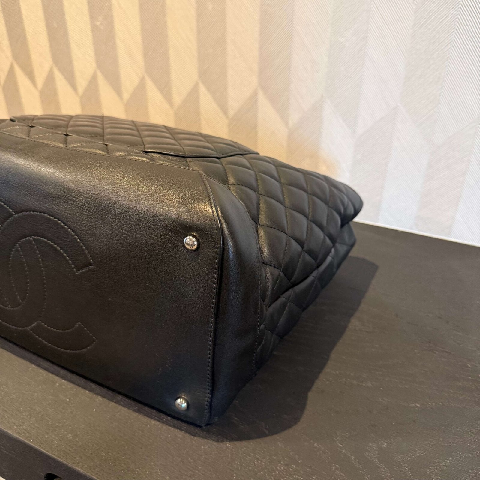 Hoekjes tweedehands Chanel tote bag