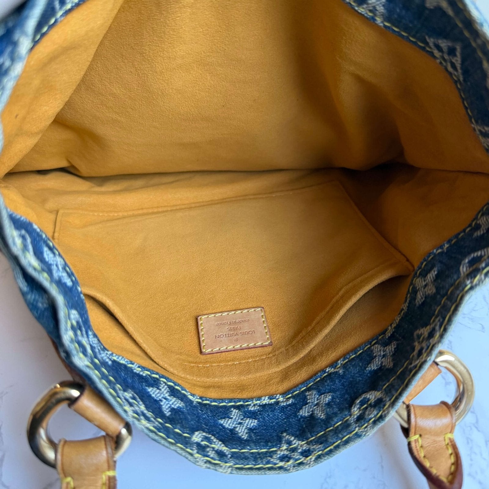 Louis Vuitton sac plat interior detail