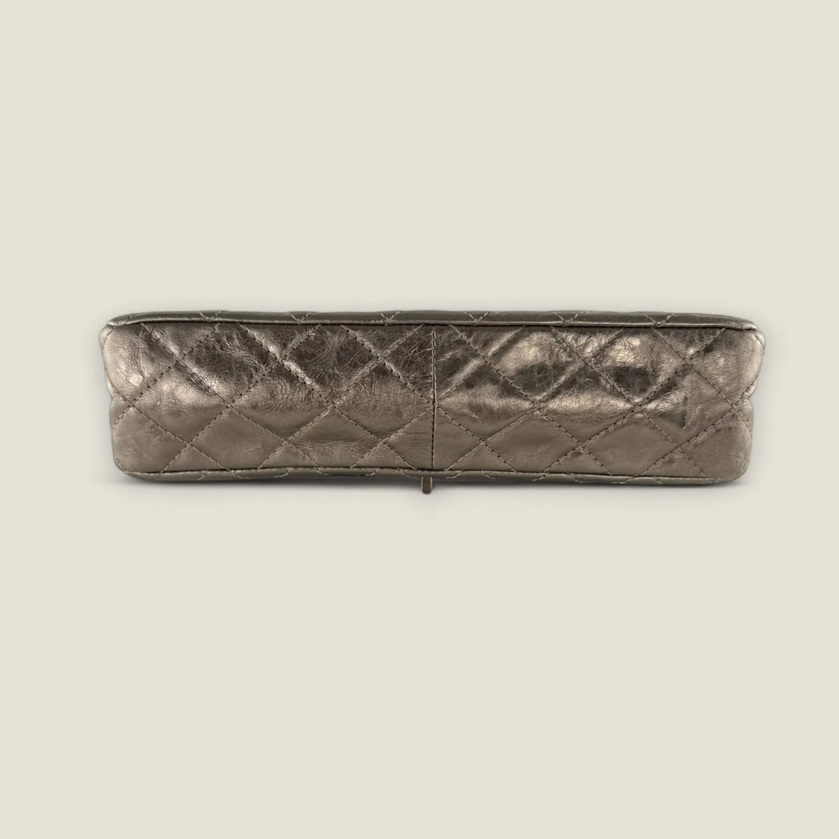 Onderkant originele Chanel 2.55 medium flap