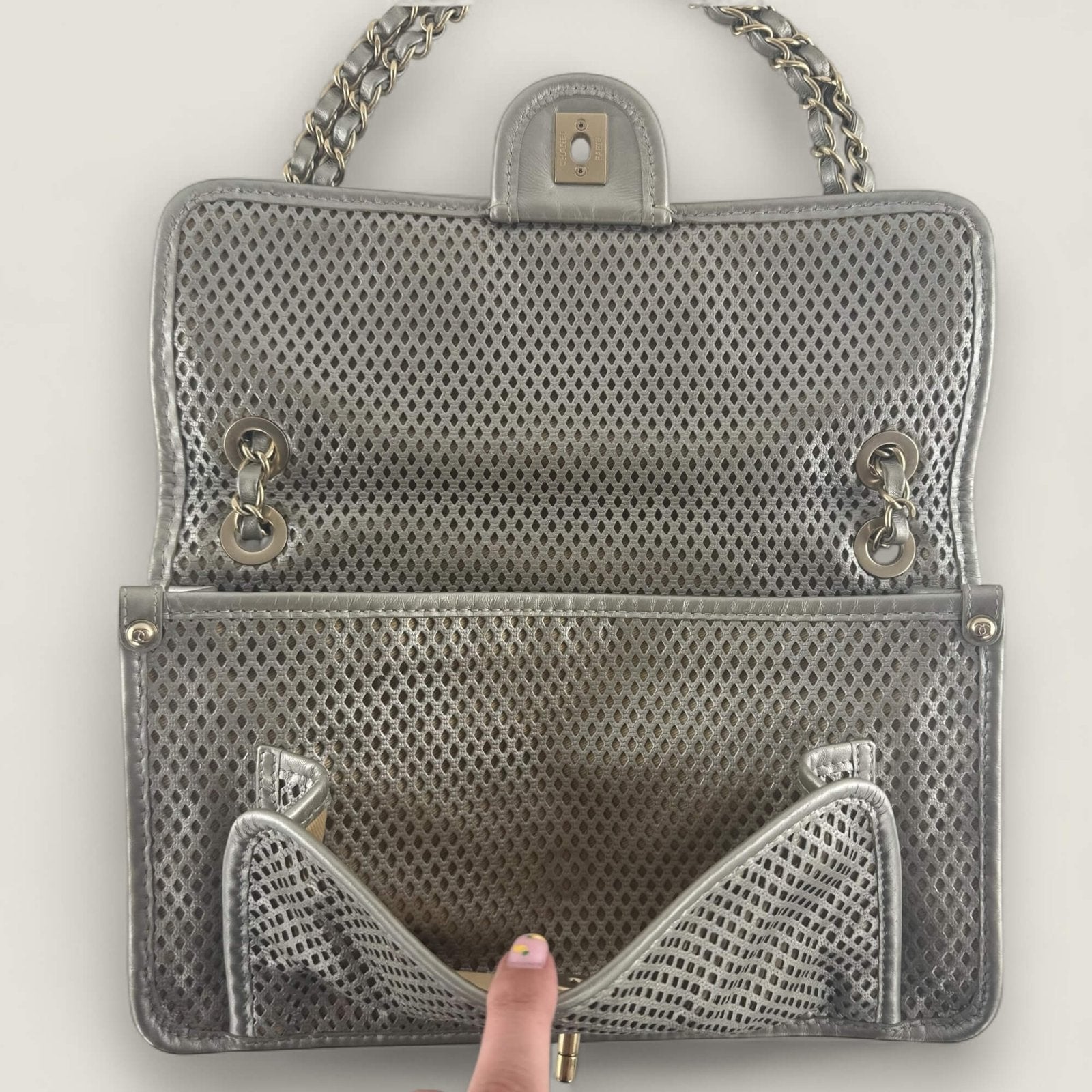 Original Chanel shoulder bag up in the air silver
