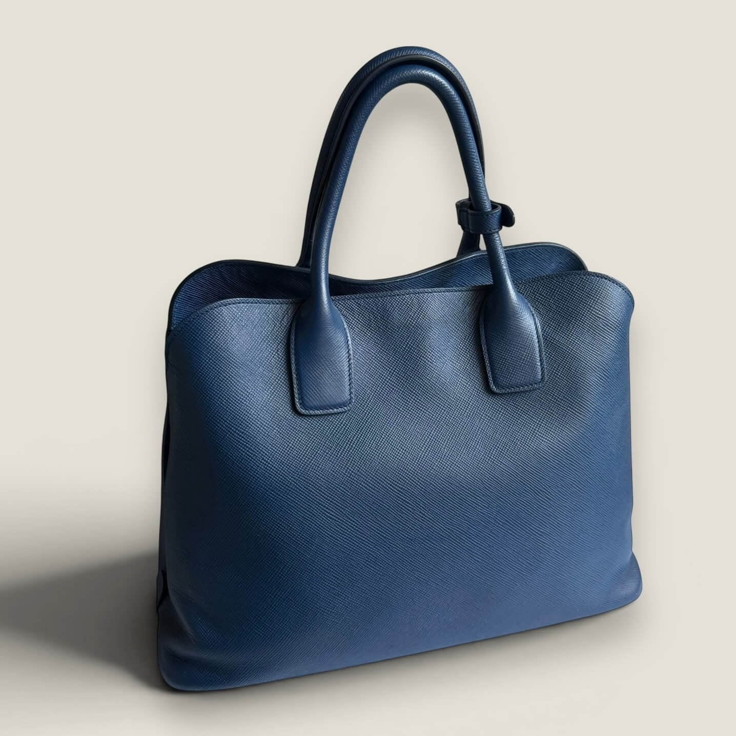 Prada saffiano cuir elegant saffiano bag