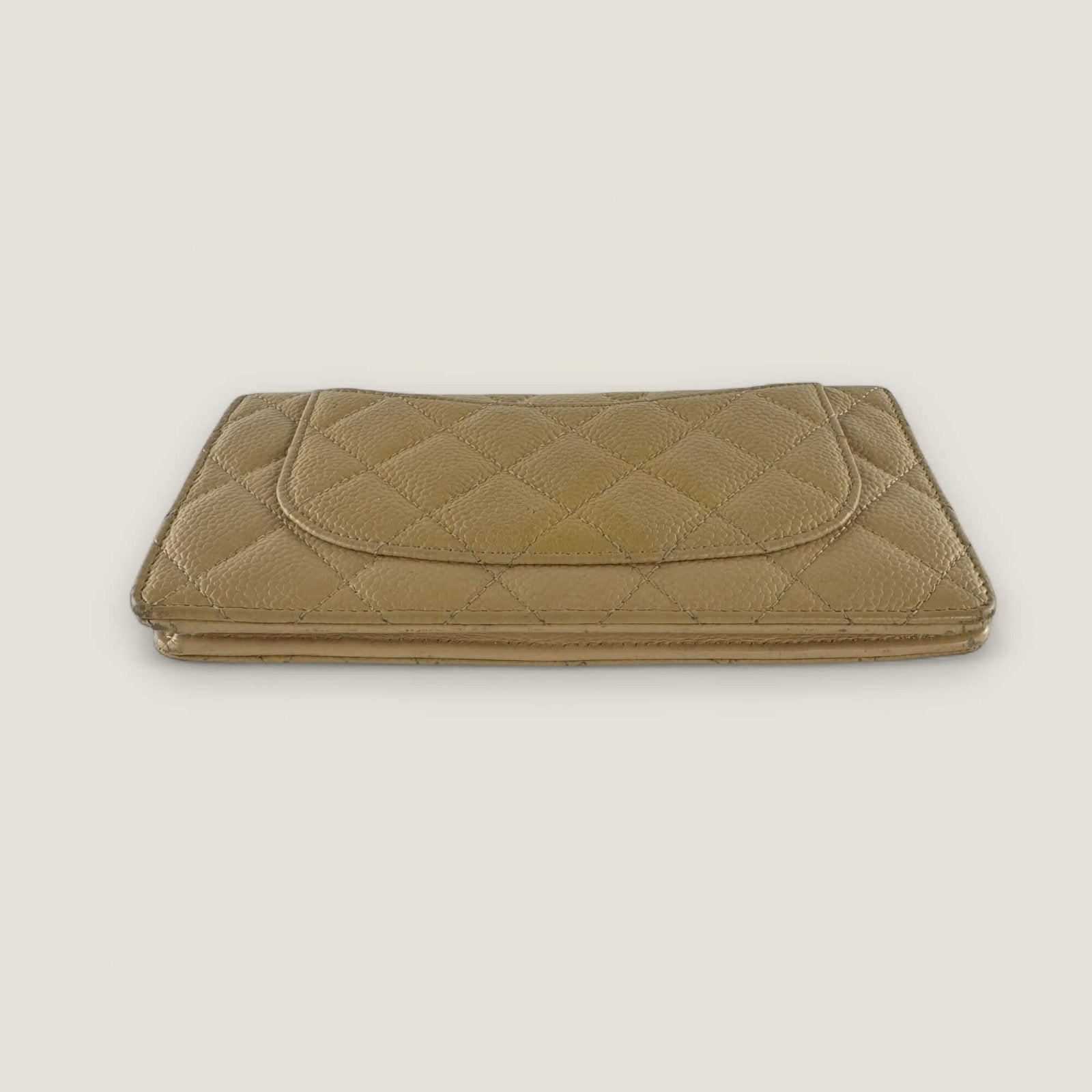 Preloved Chanel wallet beige cavair
