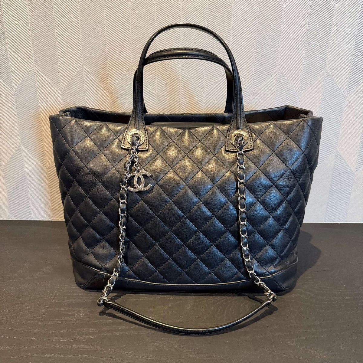 Tweedehands Chanel shopping tote groot model leren quilting zwart