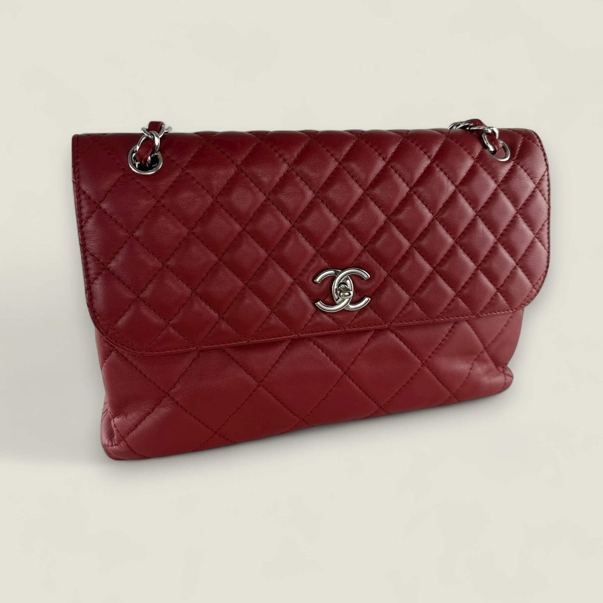 Pre-owned Chanel bag iconic jumbo quilted flap bag red good condition