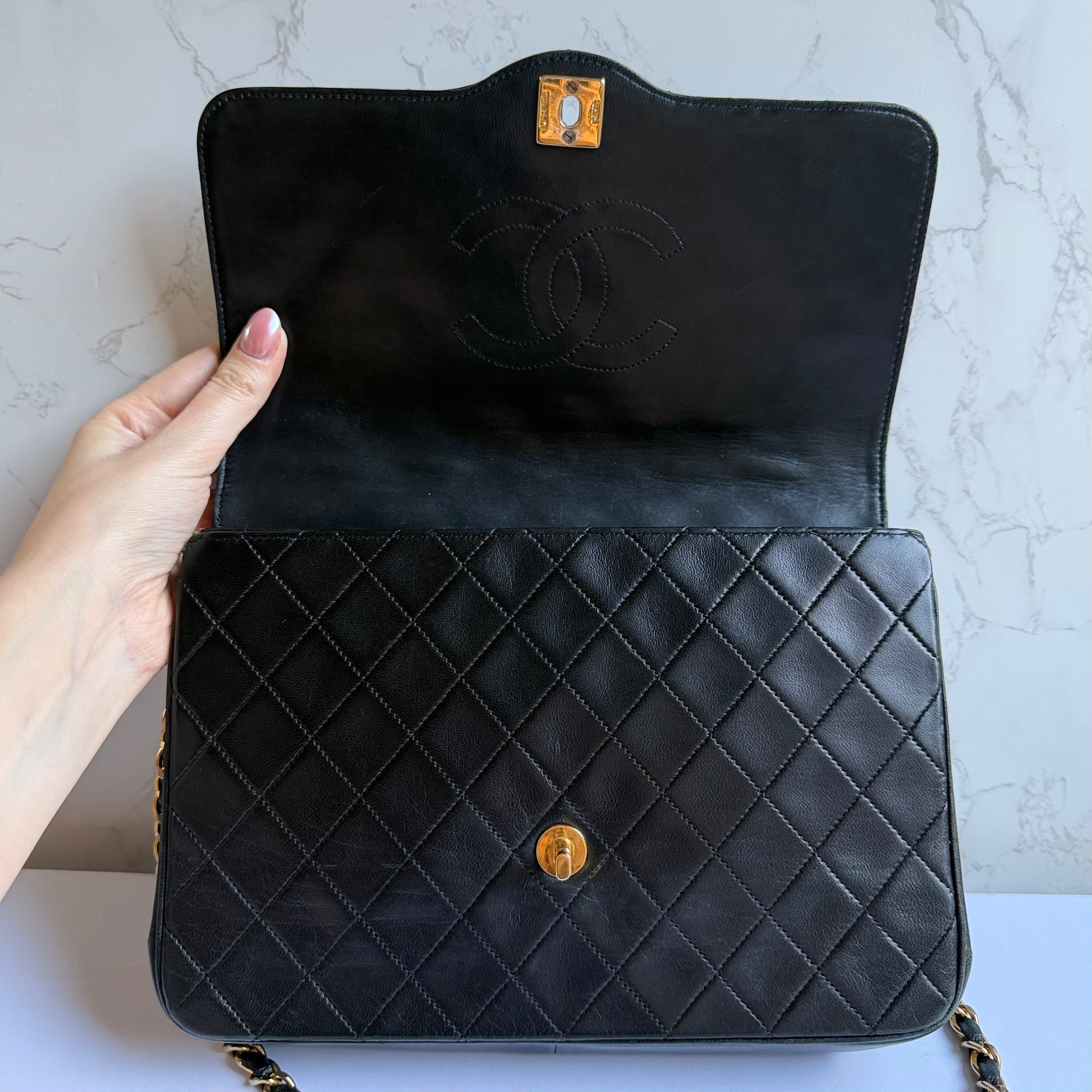 Buy pre-owned Chanel bag