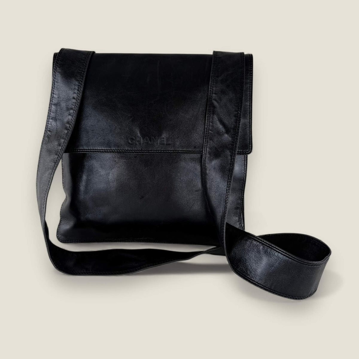 Pre-owned Chanel bag black leather authentic