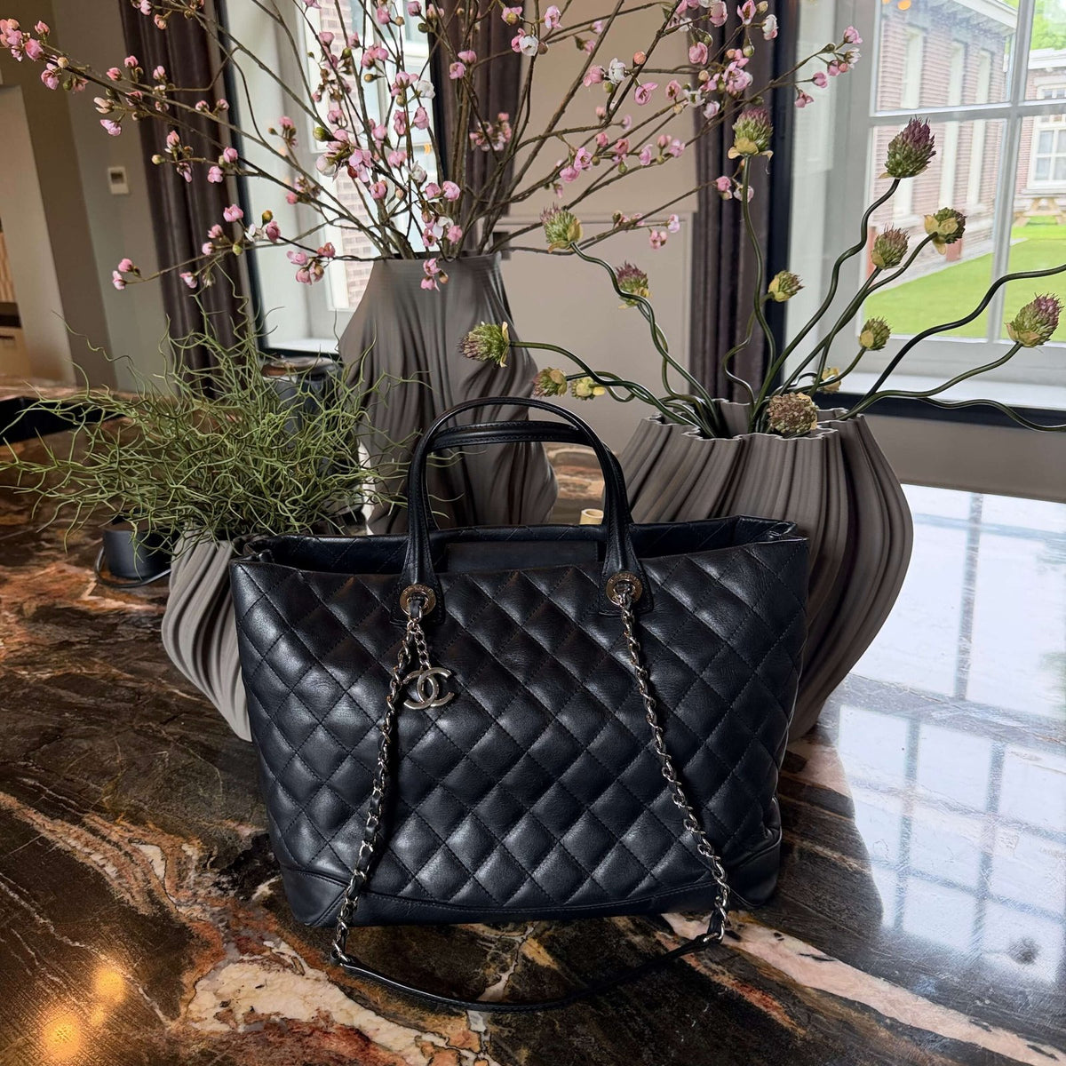 Tweedehands Chanel tote bag groot zwart leer