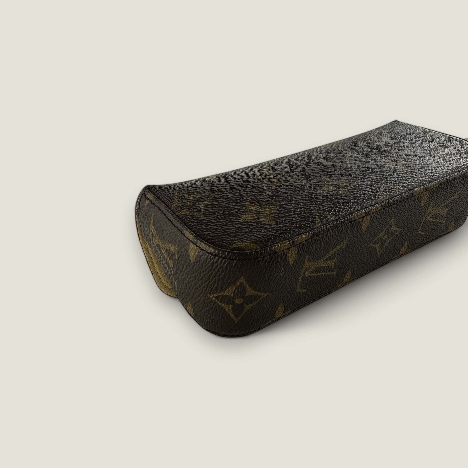 pre-owned Louis Vuitton eyeglass holder monogram