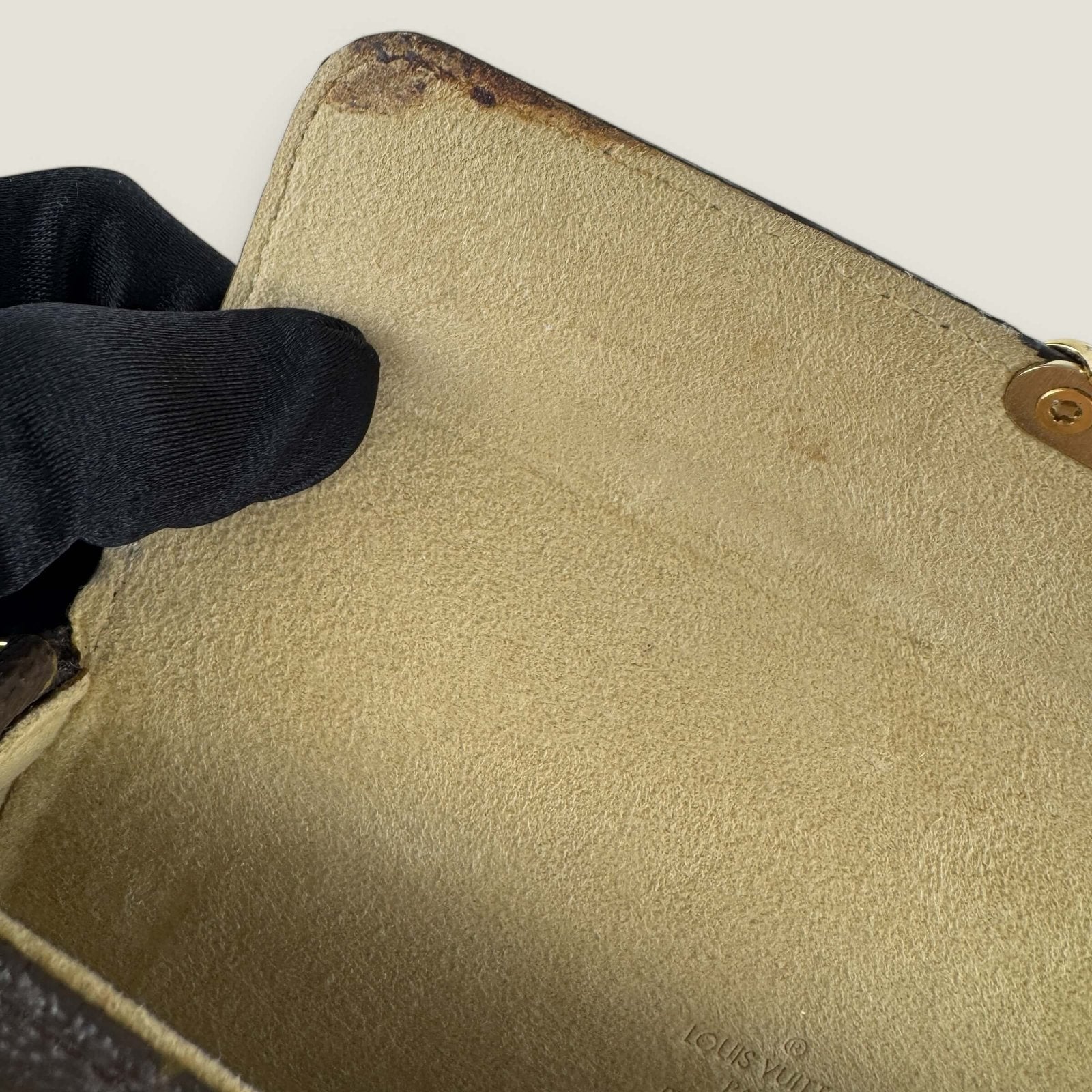 pre-owned Louis Vuitton case