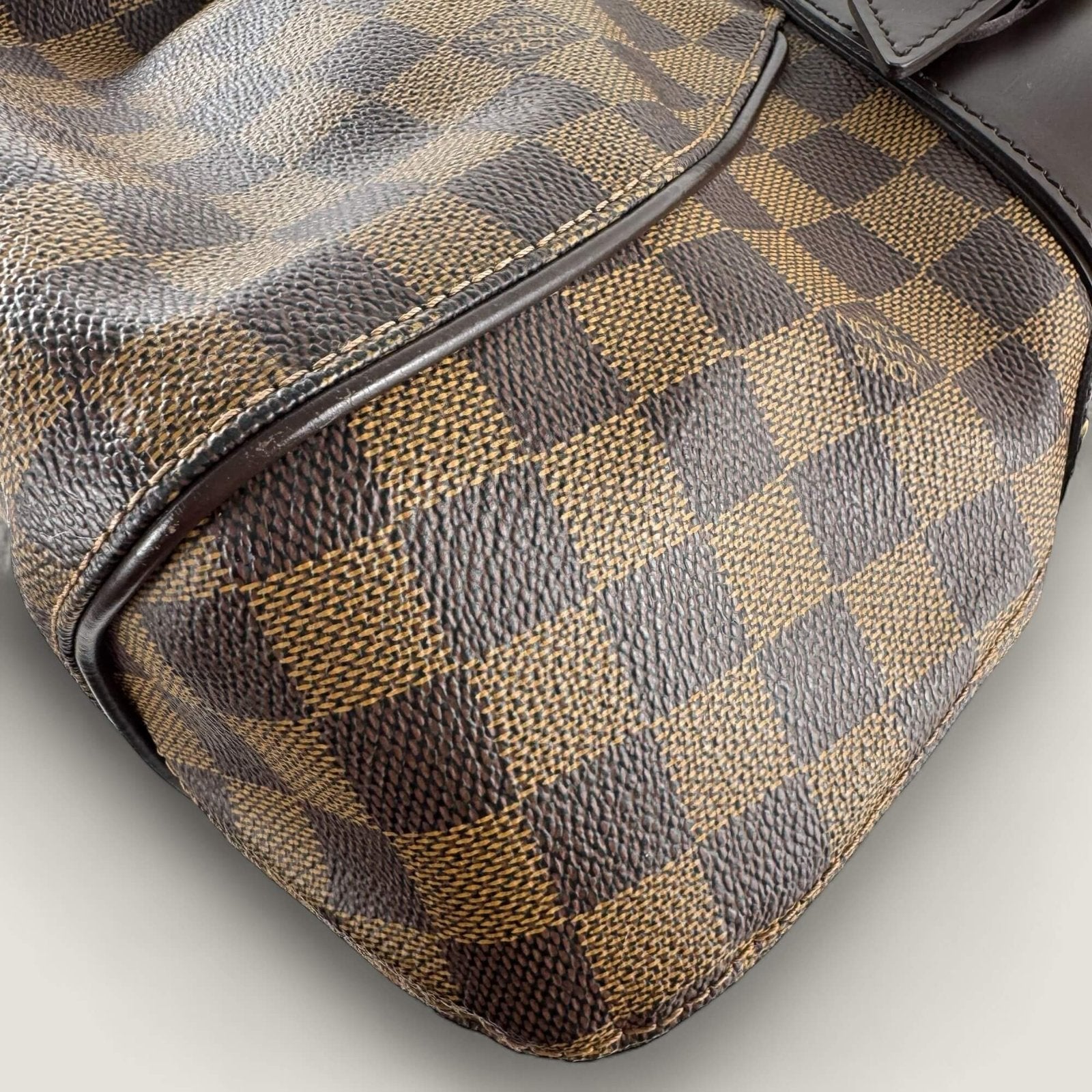 Pre-owned Louis Vuitton bag corners