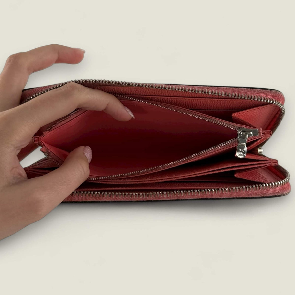 pre-owned zippy wallet long Louis Vuitton
