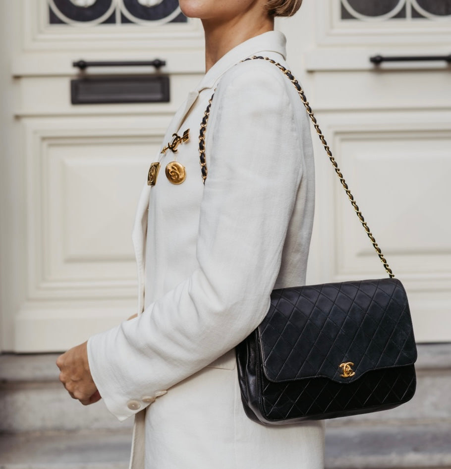Vintage Chanel shoulder bag black lambskin
