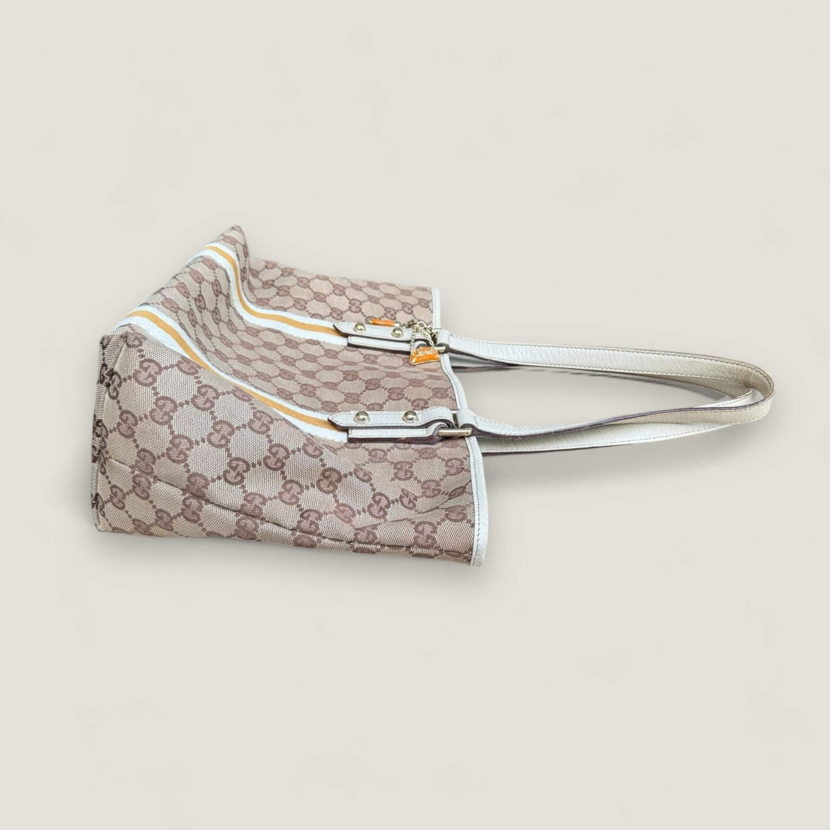 side Gucci Sherry tote vintage