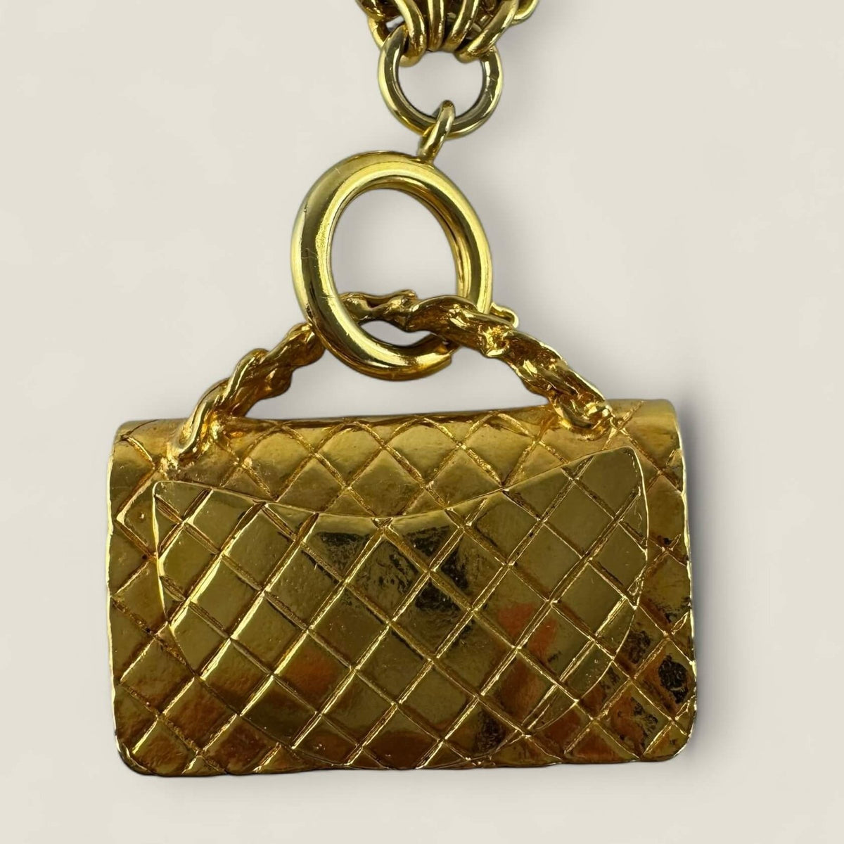 achterkant Chanel vintage classic flap bag ketting