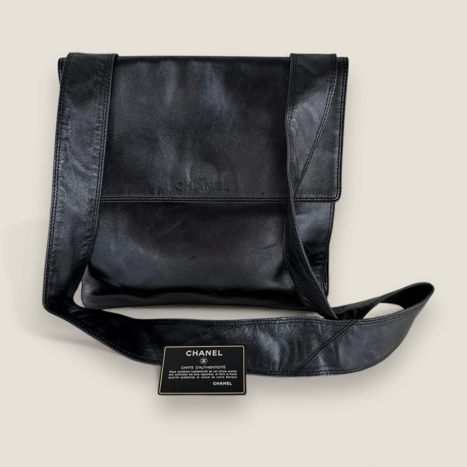 chanel black shoulder bag vintage 1997 1999 leather gold hardware front