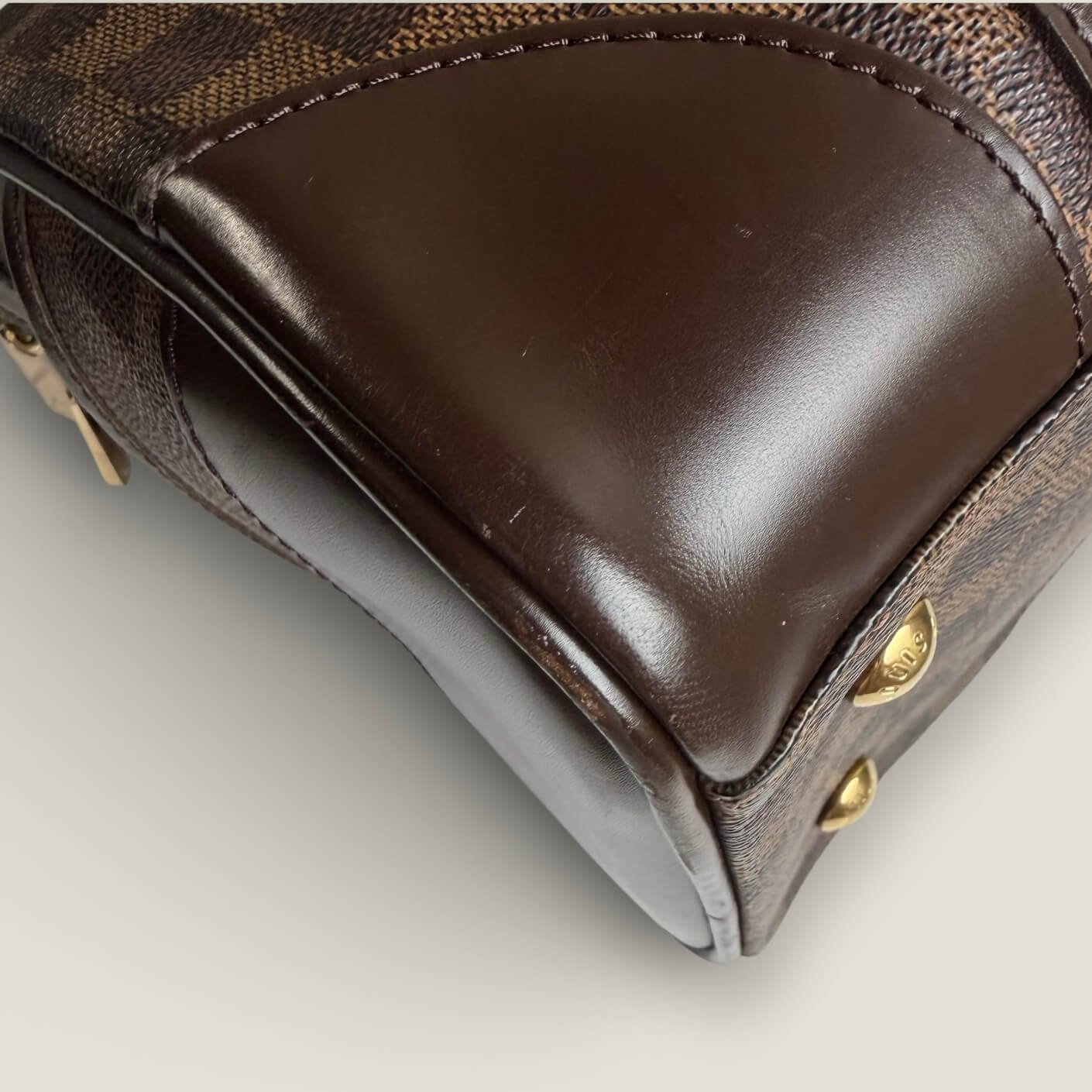 Luxury pre-owned Louis Vuitton Berkeley corners detail vintage condition