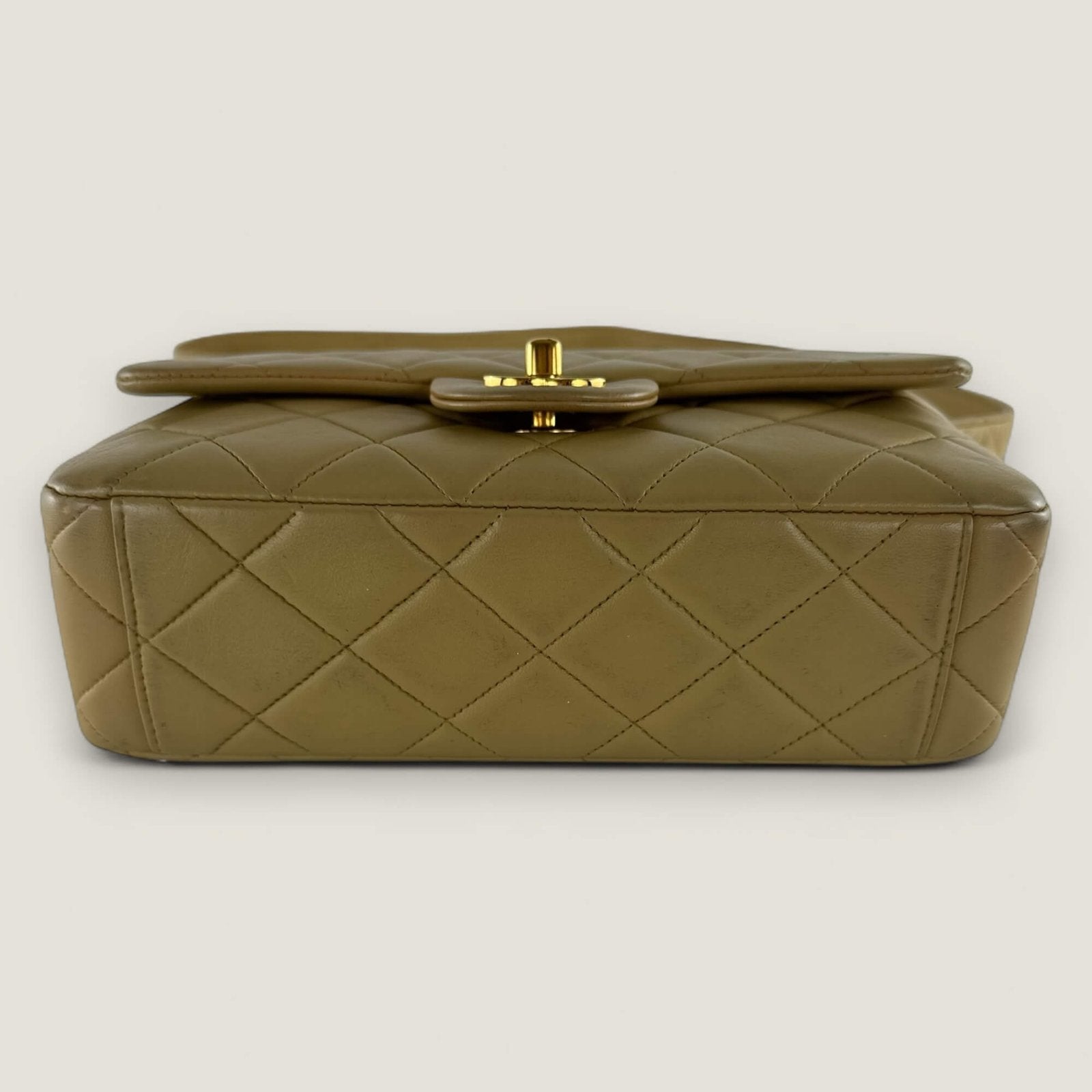 bottom vintage Chaneltas