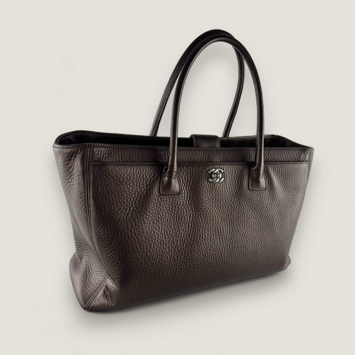pre-owned Chanel shopping tote