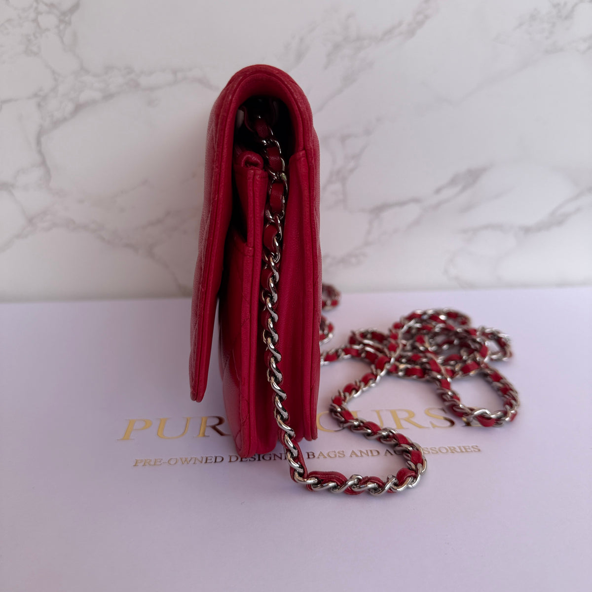 zijkant gebruikte Chanel wallet on chain